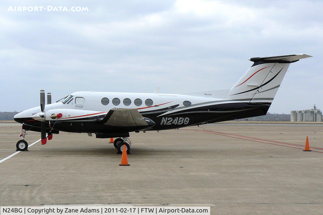 N24BG, 1982 Beech B200 King Air C/N BB-1045, At Meacham Field - Ft. Worth, TX