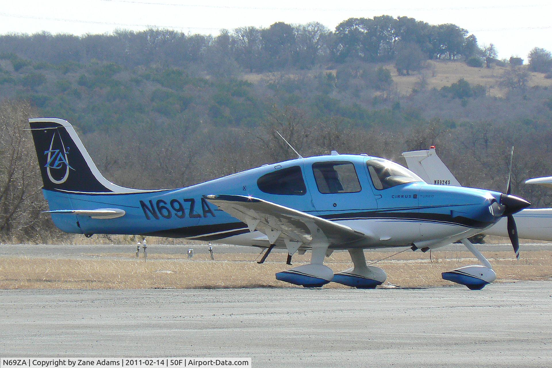 N69ZA, Cirrus SR22 C/N 3519, At Bourland Field