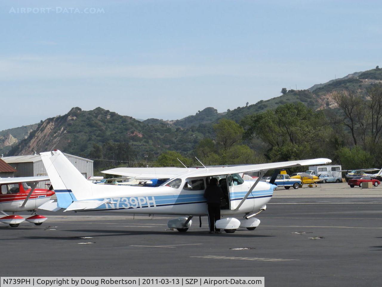 N739PH, 1978 Cessna 172N C/N 17270693, 1978 Cessna 172N SKYHAWK, Lycoming O-320-H2AD 160 Hp, landing Rwy 22