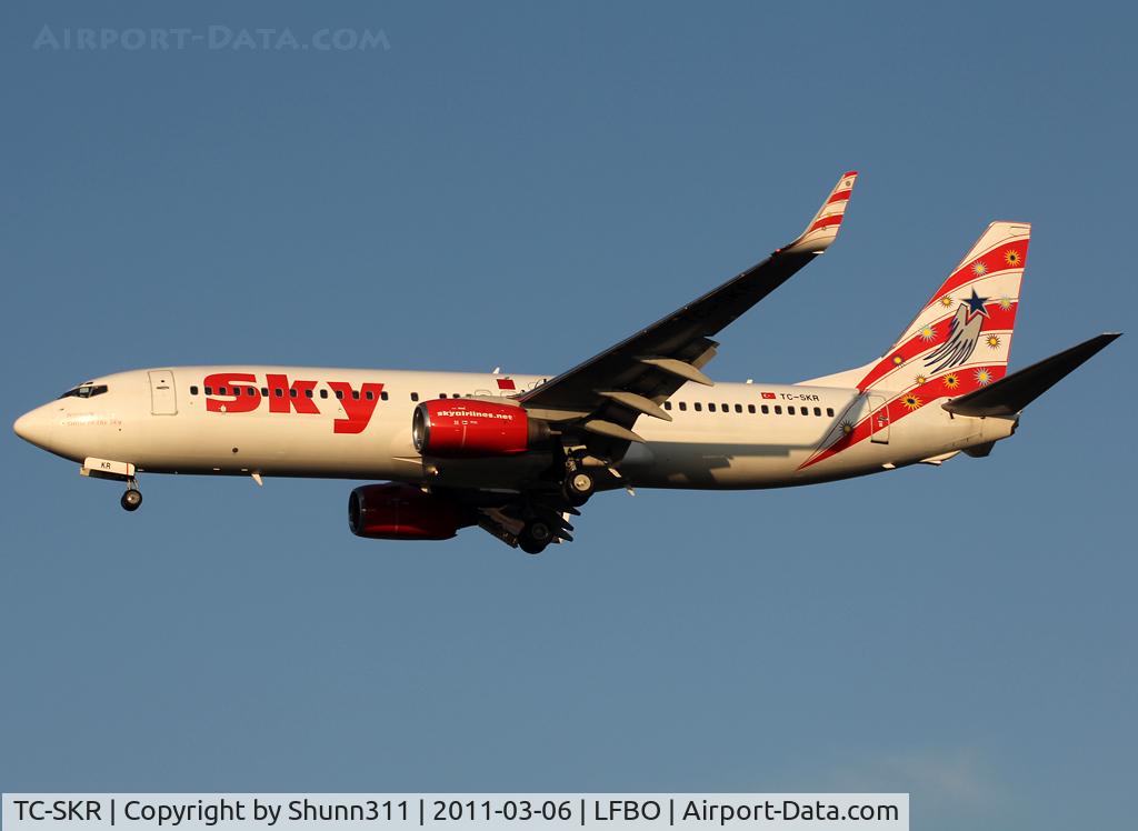 TC-SKR, 2001 Boeing 737-83N C/N 32576, Landing rwy 32L