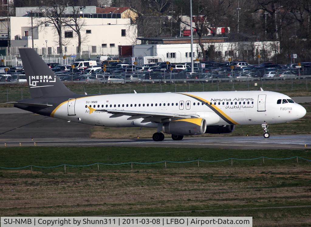 SU-NMB, 2002 Airbus A320-232 C/N 1732, Lining up rwy 14L for departure...
