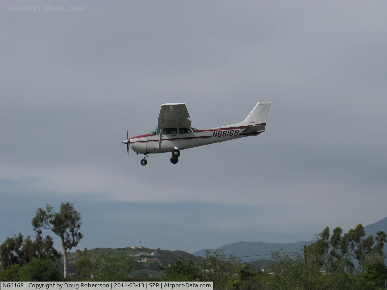 N66168, 1983 Cessna 172P C/N 17275974, 1983 Cessna 172P SKYHAWK, Lycoming O-320-D2J 160 Hp, on final Rwy 22