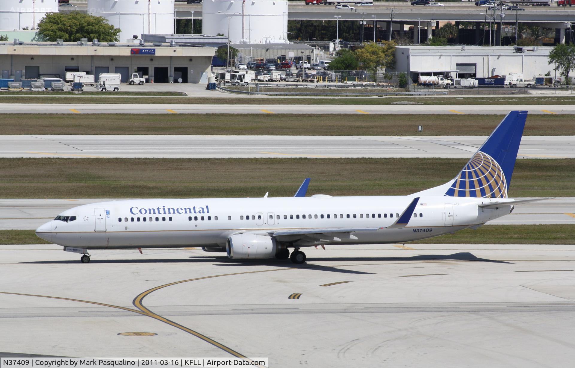 N37409, 2001 Boeing 737-924 C/N 30126, Boeing 737-900