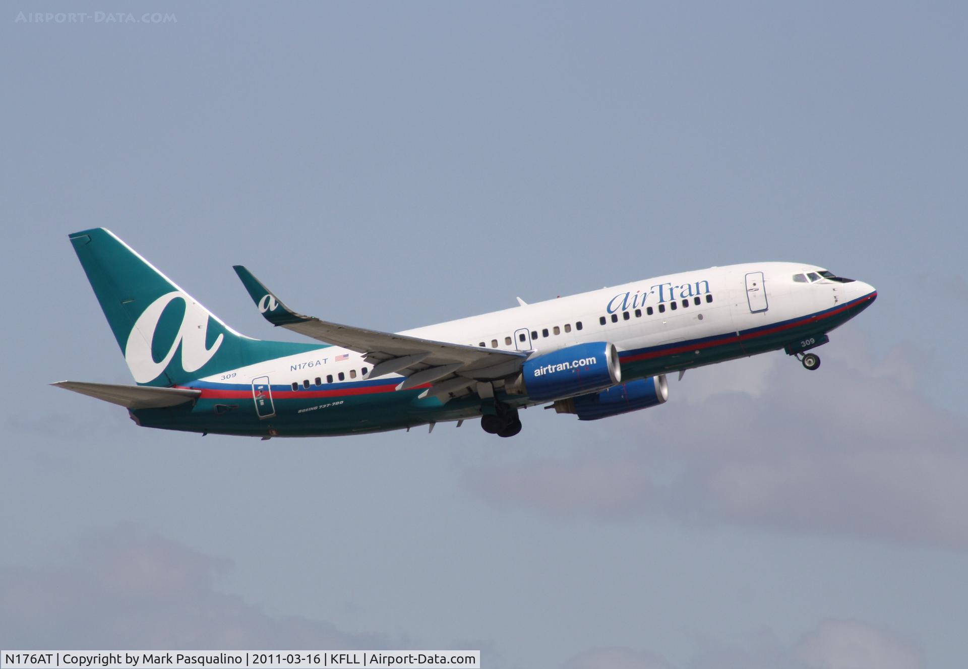 N176AT, 2005 Boeing 737-76N C/N 32654, Boeing 737-700