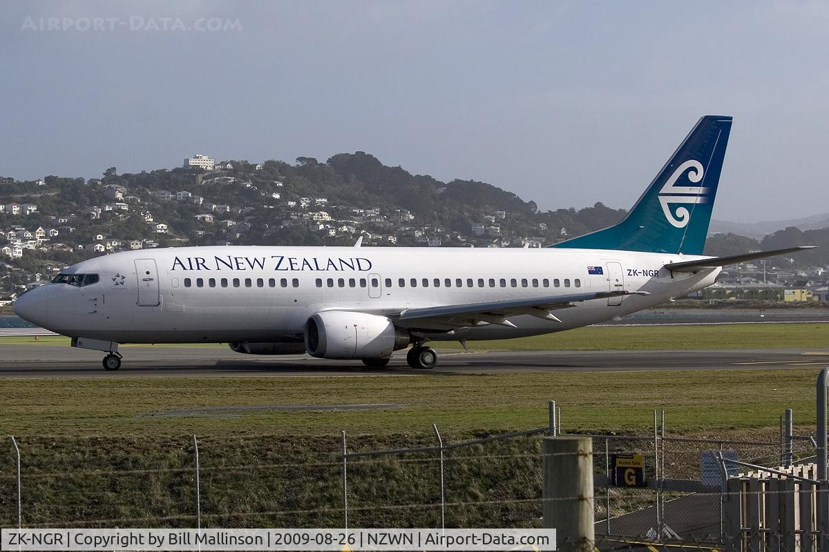 ZK-NGR, 1998 Boeing 737-33A C/N 27460, away from that damned wind !