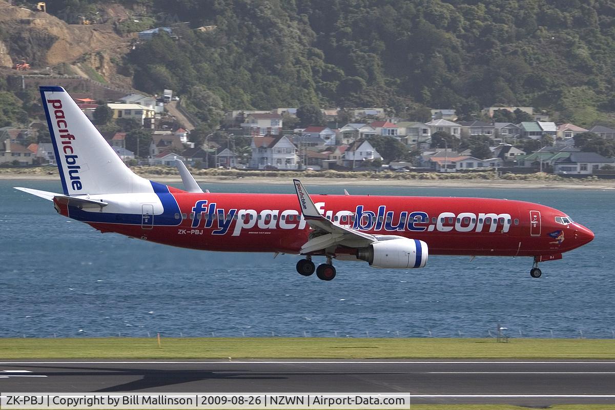 ZK-PBJ, 2004 Boeing 737-8FE C/N 34013, into Windy Welly