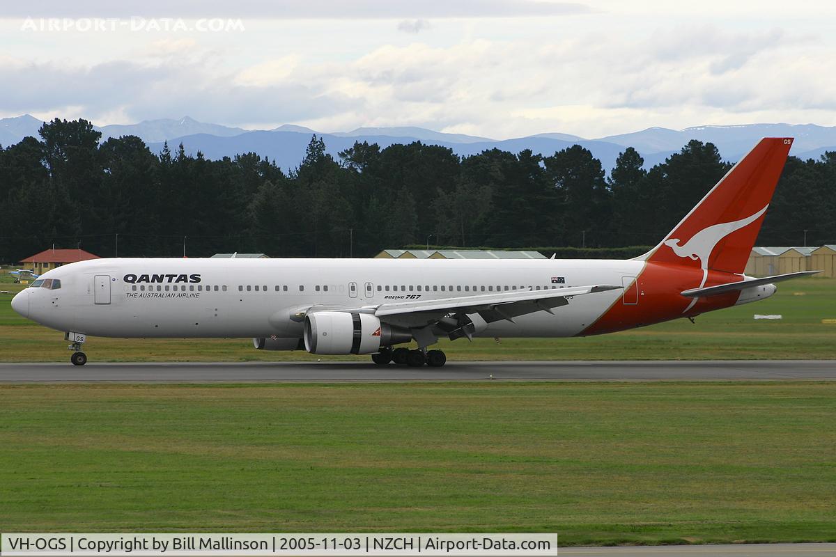 VH-OGS, 1997 Boeing 767-338/ER C/N 28725, as QF45 from SYD.  Returns as QF46