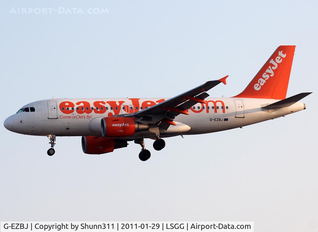 G-EZBJ, 2007 Airbus A319-111 C/N 3036, Landing rwy 05