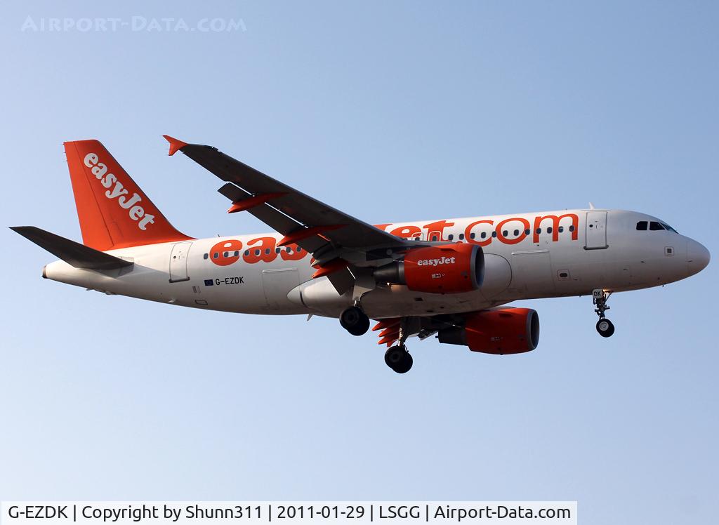 G-EZDK, 2008 Airbus A319-111 C/N 3555, Landing rwy 05