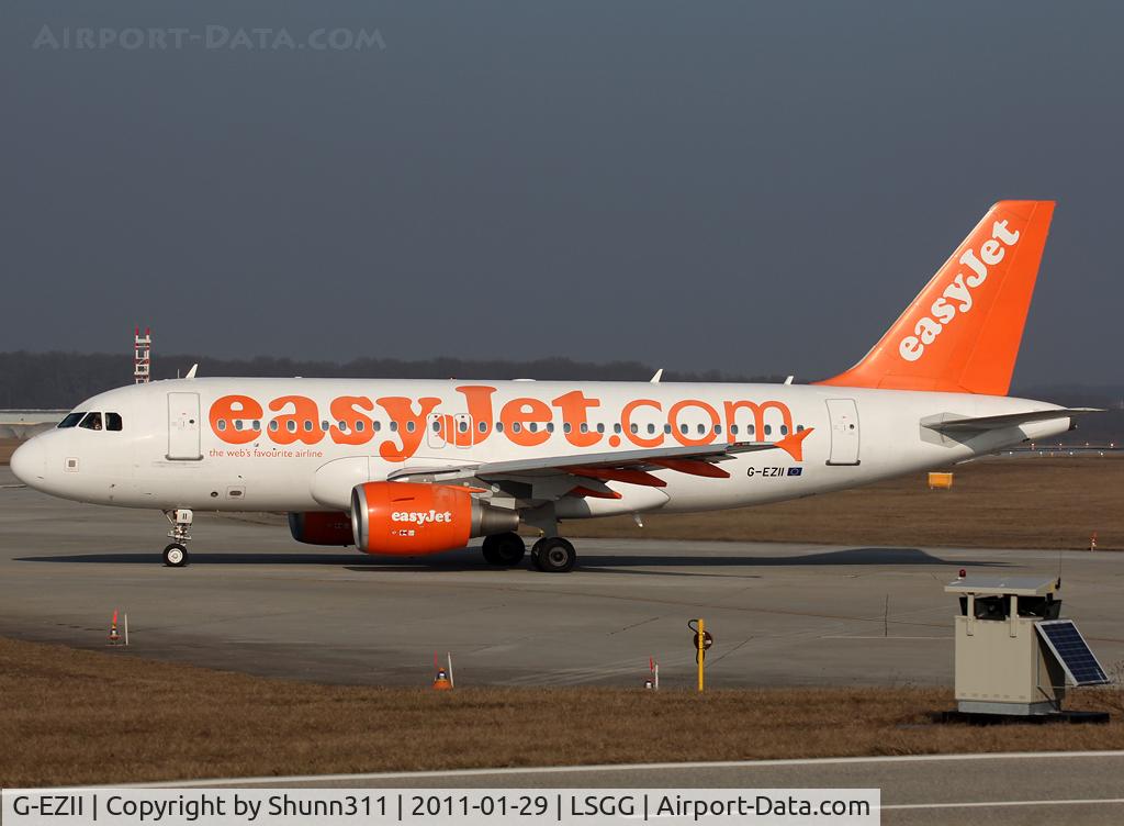 G-EZII, 2005 Airbus A319-111 C/N 2471, Lining up rwy 05 for departure...