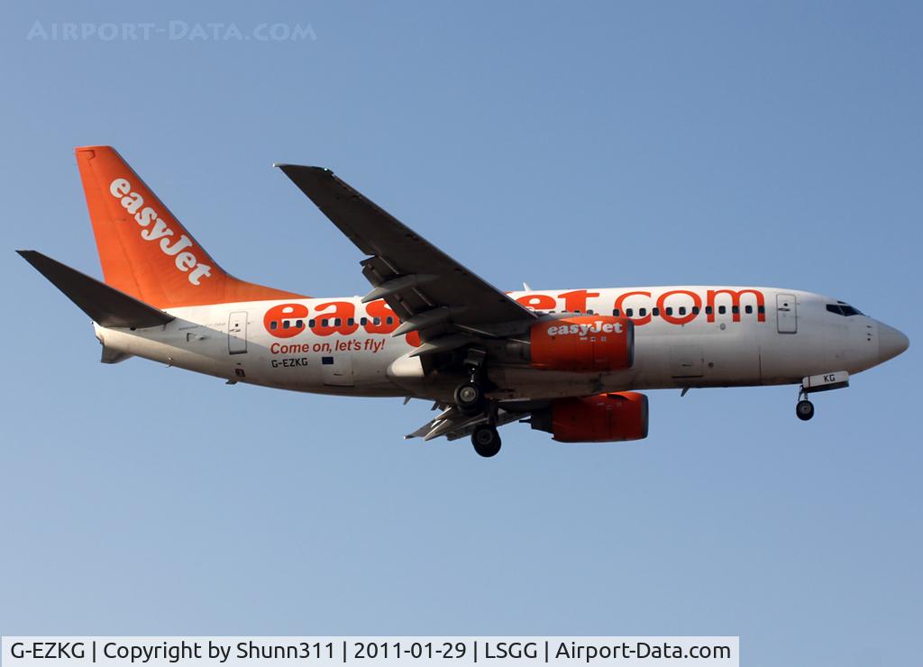 G-EZKG, 2004 Boeing 737-73V C/N 32428, Landing rwy 05
