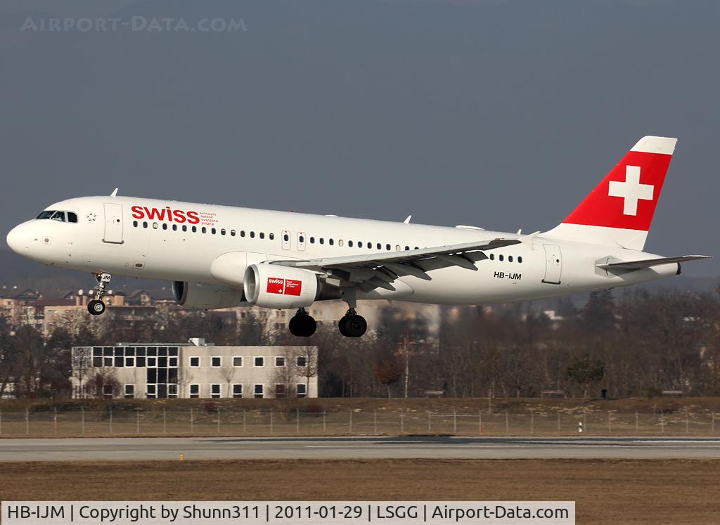 HB-IJM, 1996 Airbus A320-214 C/N 635, Landing rwy 23