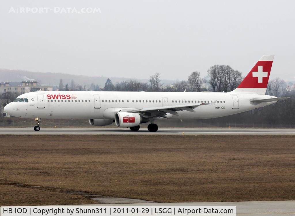 HB-IOD, 1995 Airbus A321-111 C/N 522, Ready for departure rwy 23