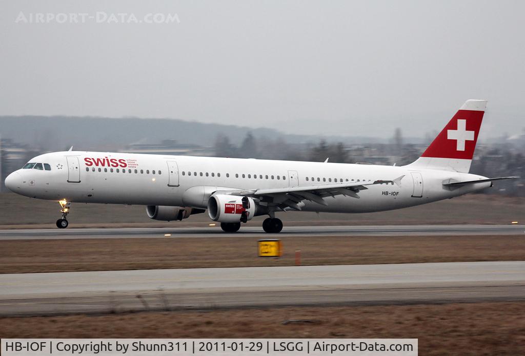 HB-IOF, 1995 Airbus A321-111 C/N 541, Landing rwy 23