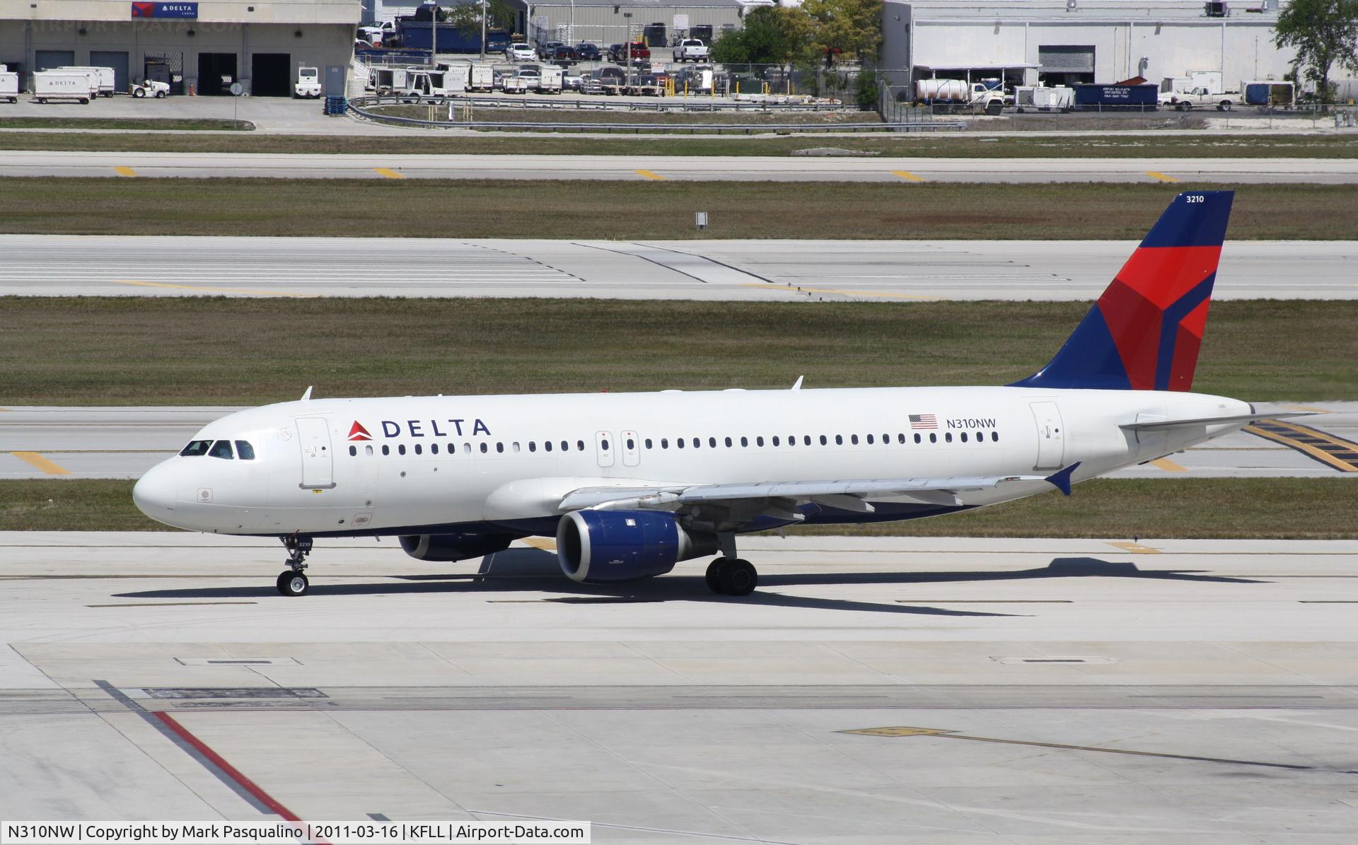 N310NW, 1990 Airbus A320-211 C/N 121, Airbus A320