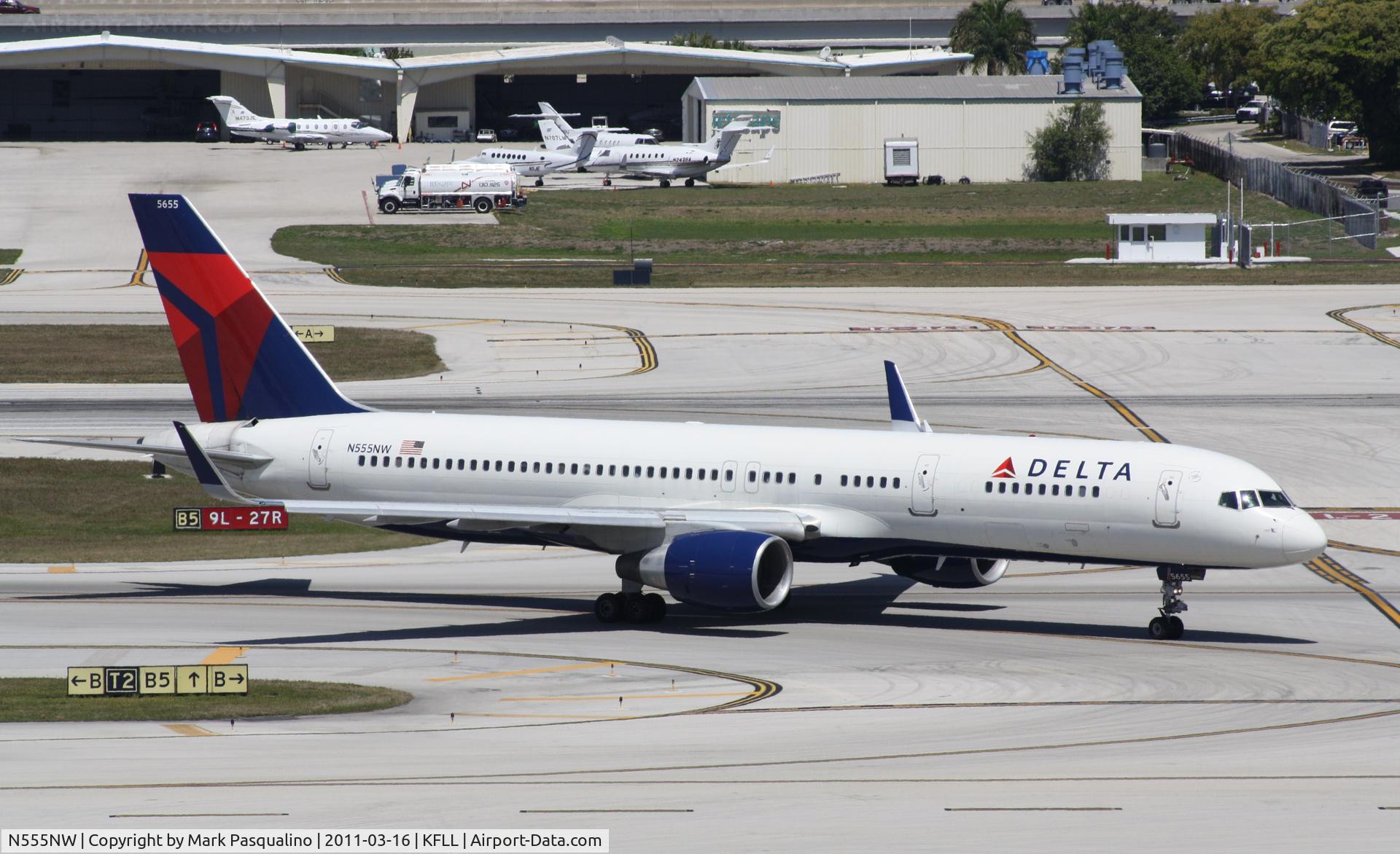 N555NW, 2002 Boeing 757-251 C/N 33391, Boeing 757-200