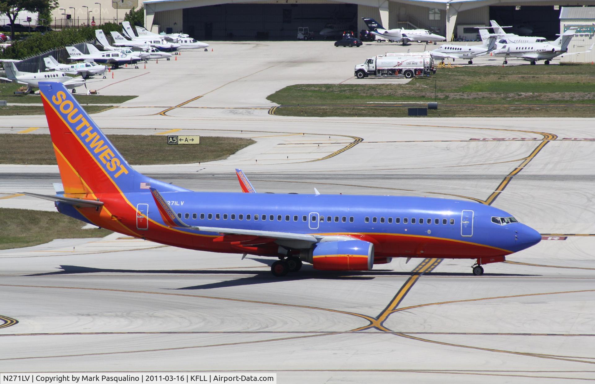 N271LV, 1998 Boeing 737-705 C/N 29090, Boeing 737-700