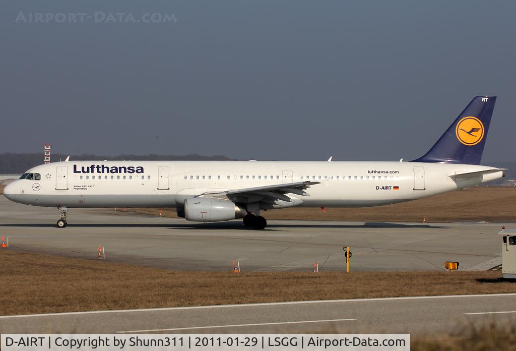 D-AIRT, 1997 Airbus A321-131 C/N 0652, Lining up rwy 05 for departure...