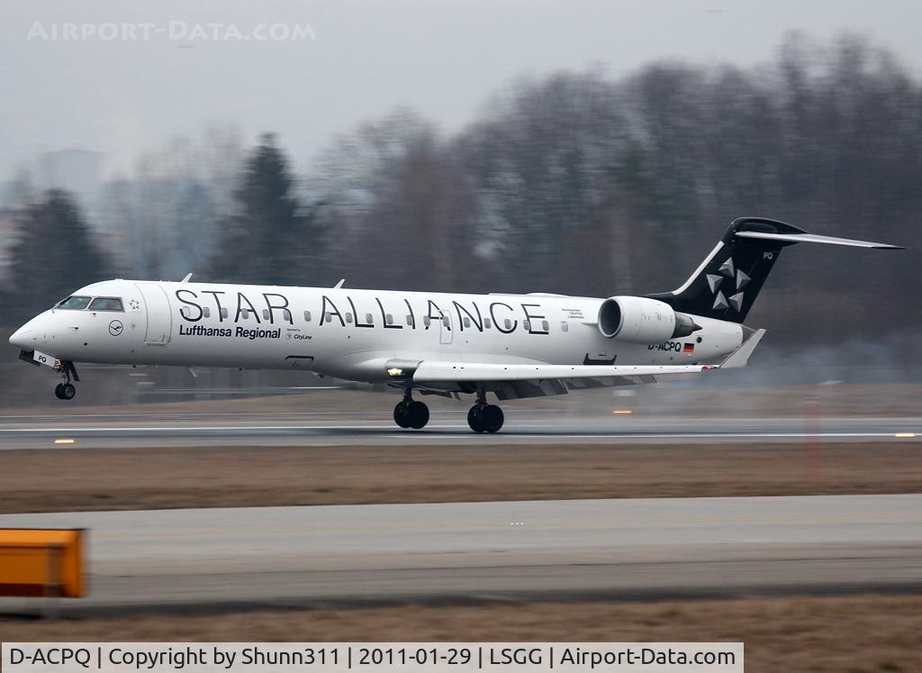 D-ACPQ, 2003 Canadair CRJ-700 (CL-600-2C10) Regional Jet C/N 10091, Landing rwy 23 in Star Alliance c/s...