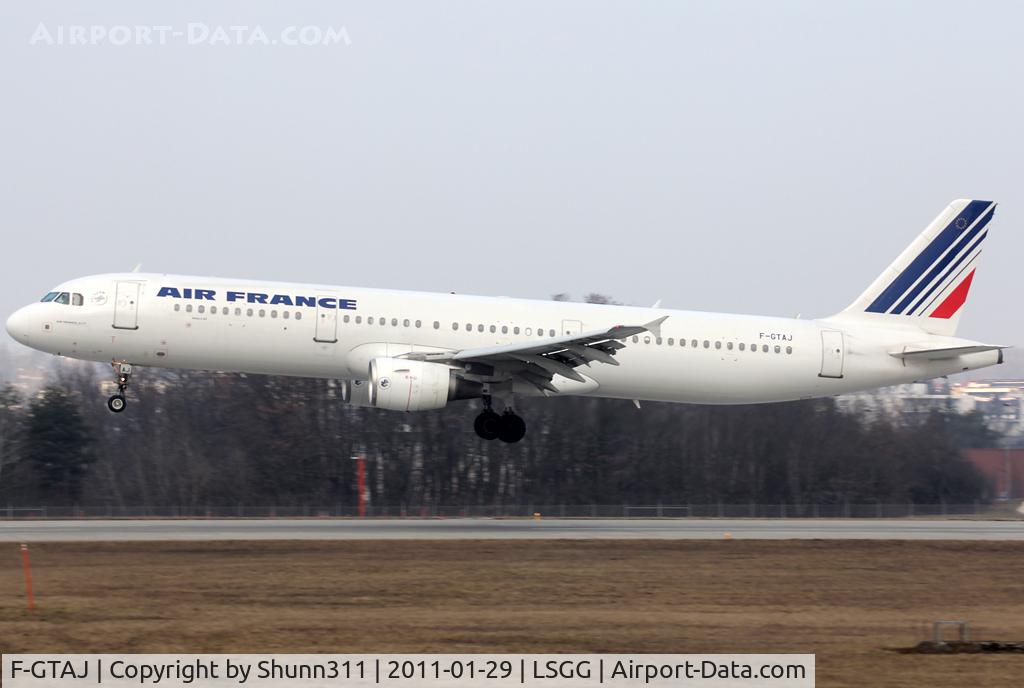 F-GTAJ, 2001 Airbus A321-211 C/N 1476, Landing rwy 23