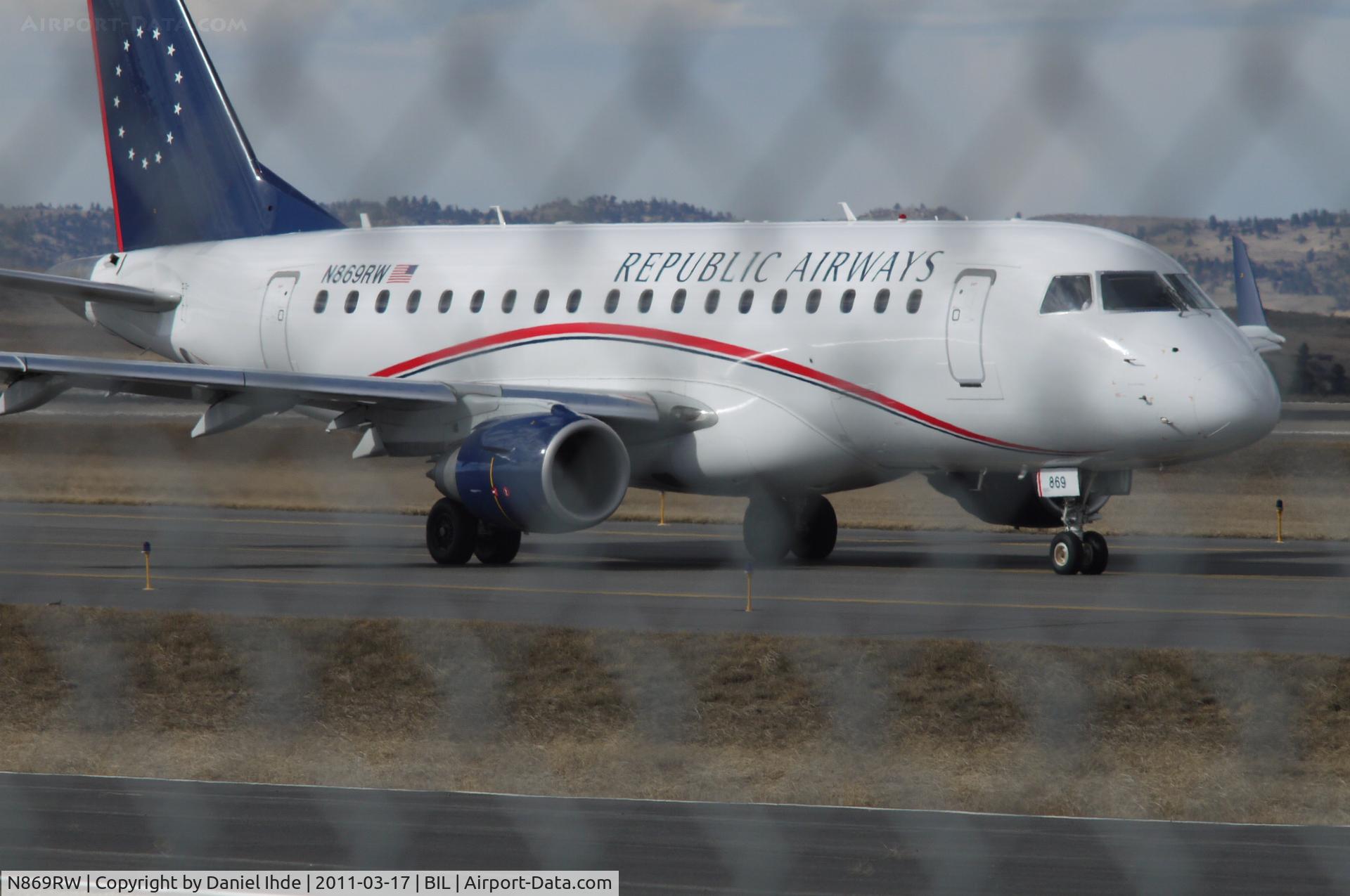 N869RW, 2006 Embraer 170SE (ERJ-170-100SE) C/N 17000133, Embraer 170 @ BIL