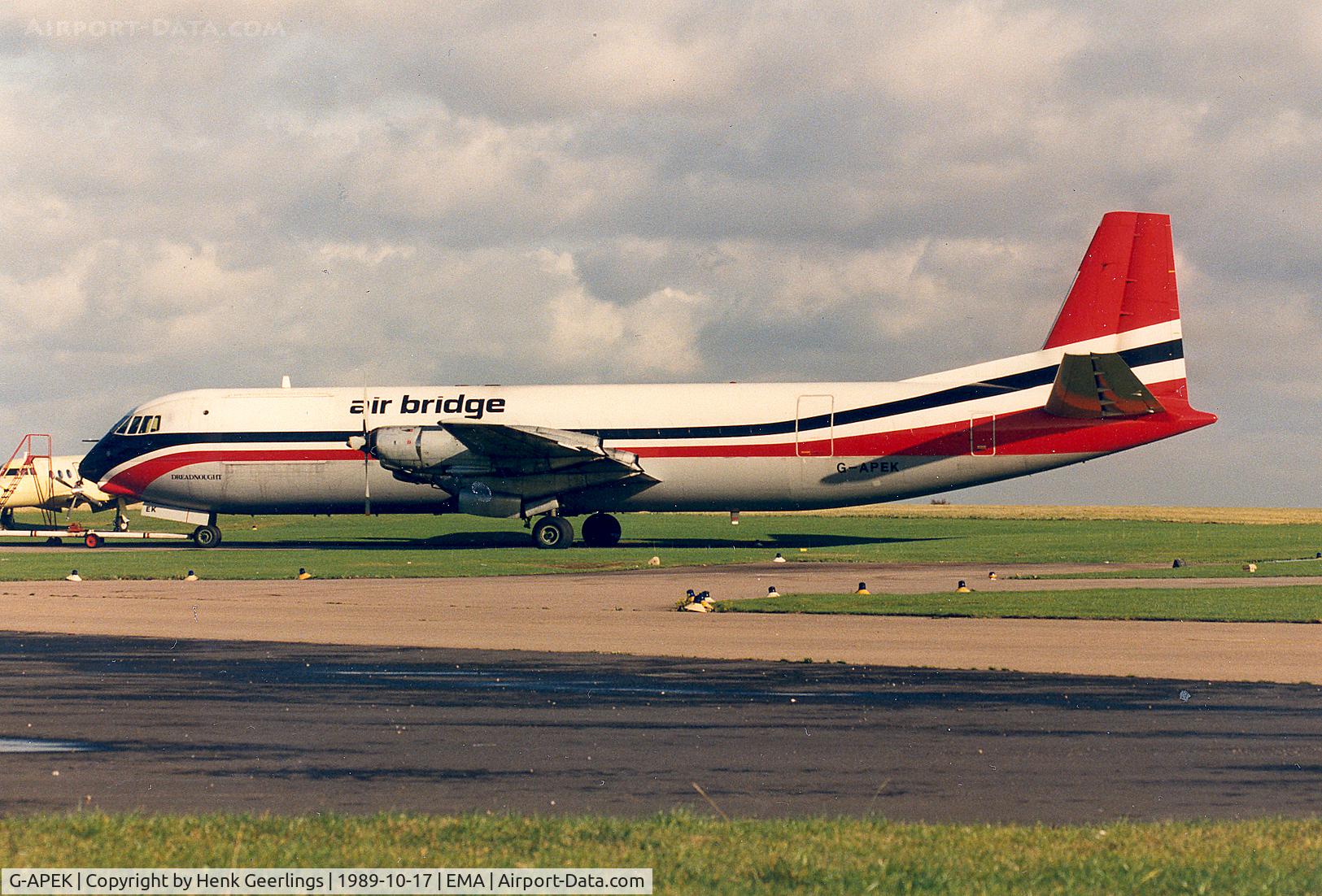 G-APEK, 1961 Vickers V953C Merchantman C/N 714, air bridge