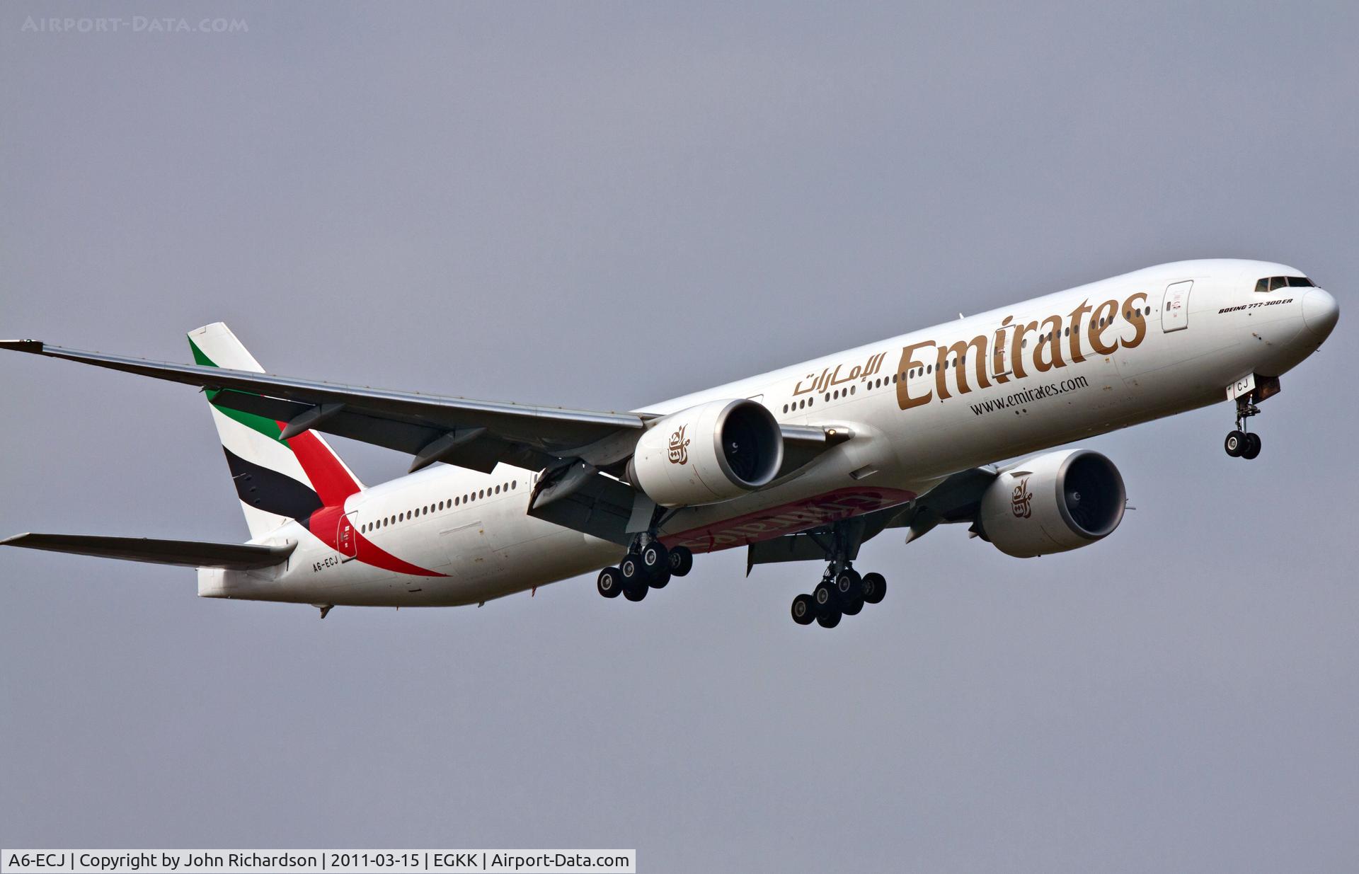 A6-ECJ, 2008 Boeing 777-31H/ER C/N 35583, On approach to Gatwick