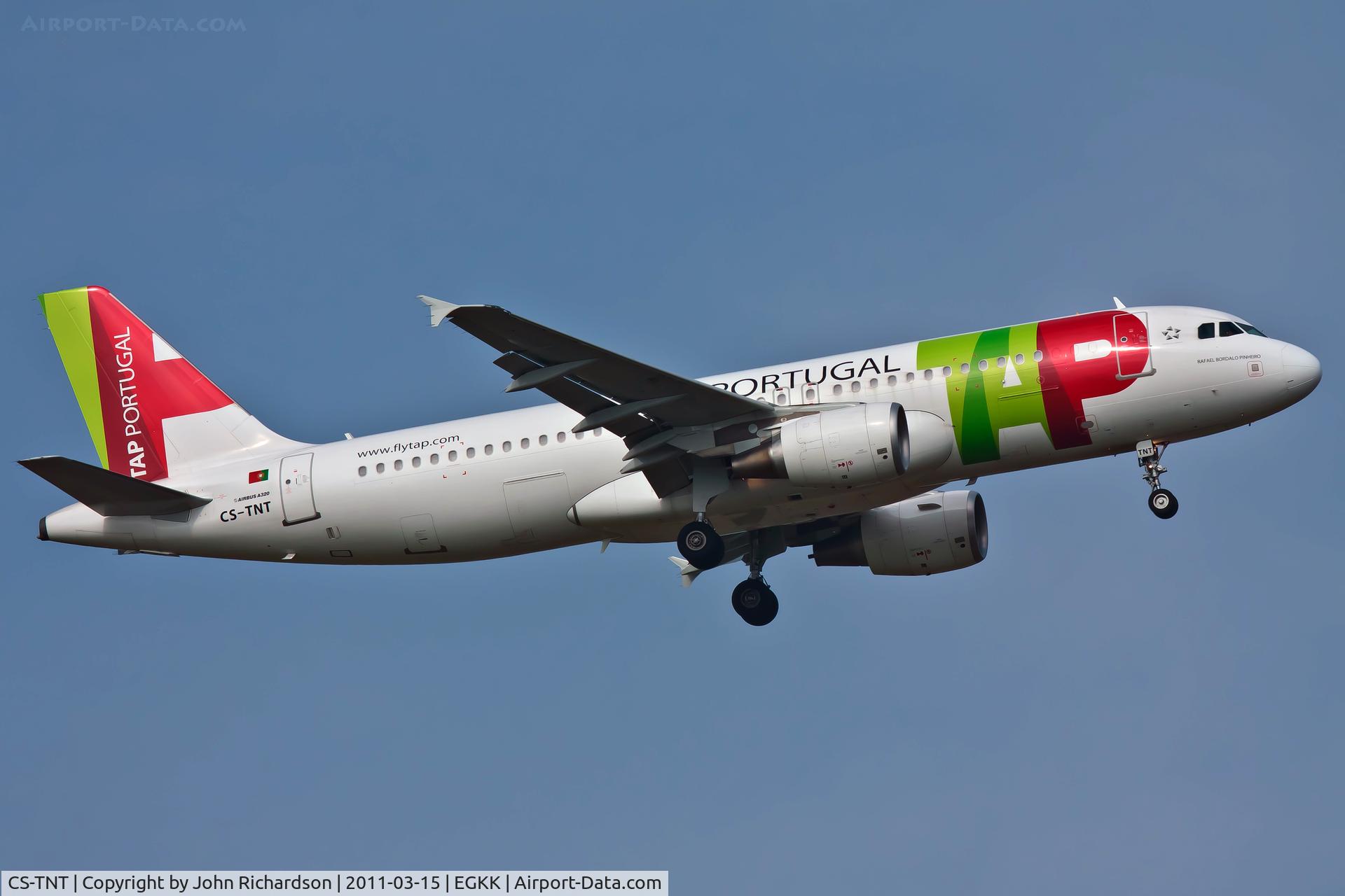 CS-TNT, 2009 Airbus A320-214 C/N 4095, On approach to Gatwick