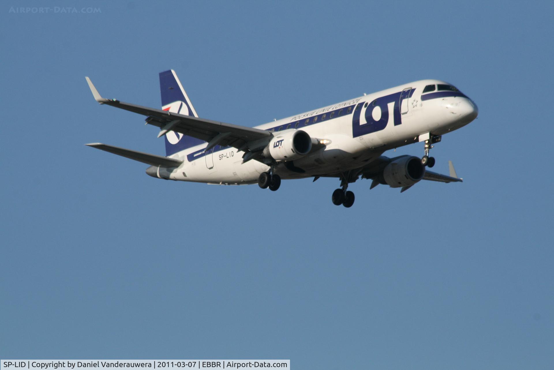 SP-LID, 2006 Embraer 175LR (ERJ-170-200LR) C/N 17000136, Arrival of flight LO235 to RWY 02