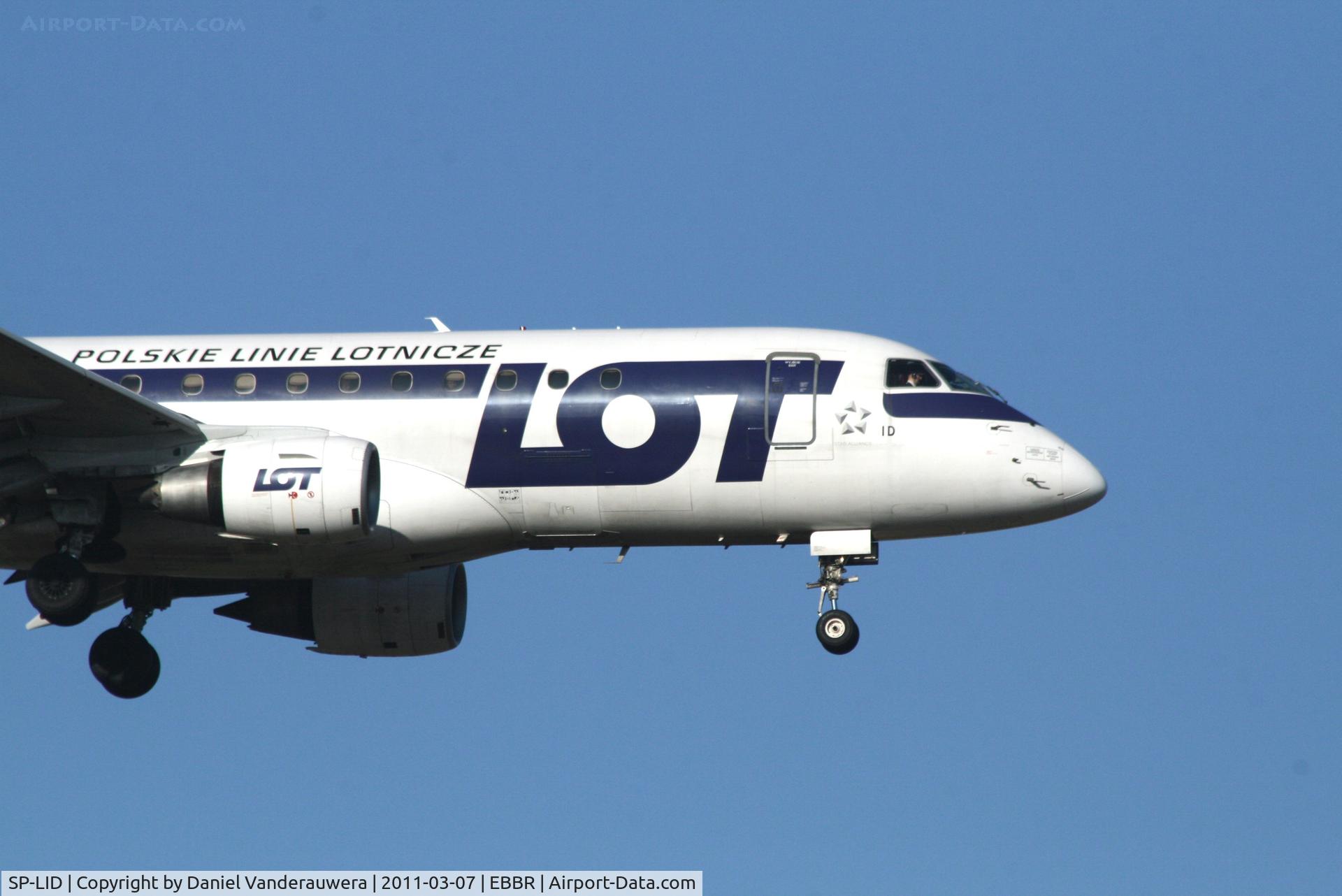 SP-LID, 2006 Embraer 175LR (ERJ-170-200LR) C/N 17000136, Arrival of flight LO235 to RWY 02