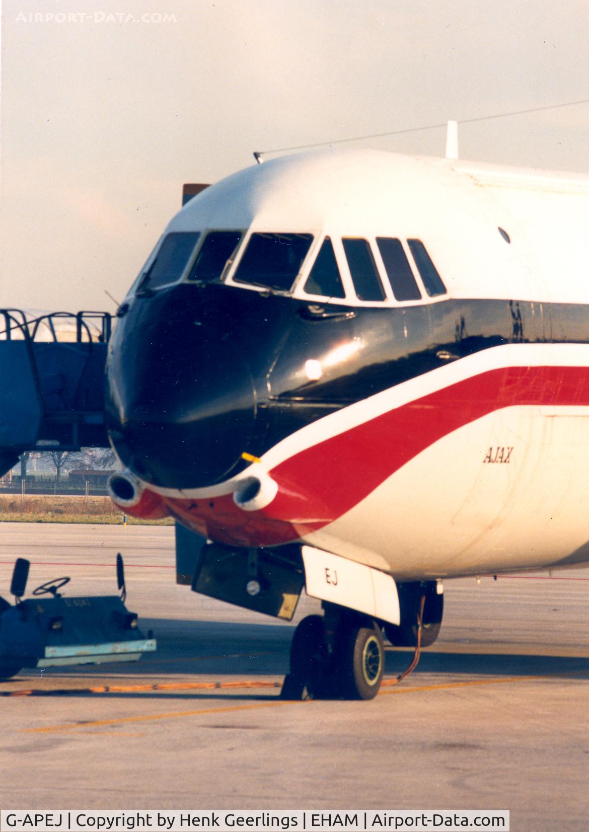 G-APEJ, 1961 Vickers V953C Merchantman C/N 713, air bridge