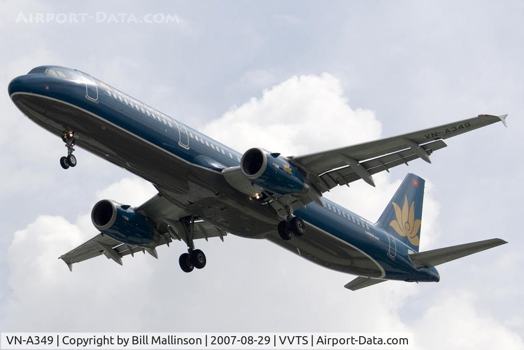 VN-A349, 2005 Airbus A321-231 C/N 2480, great spotting place.