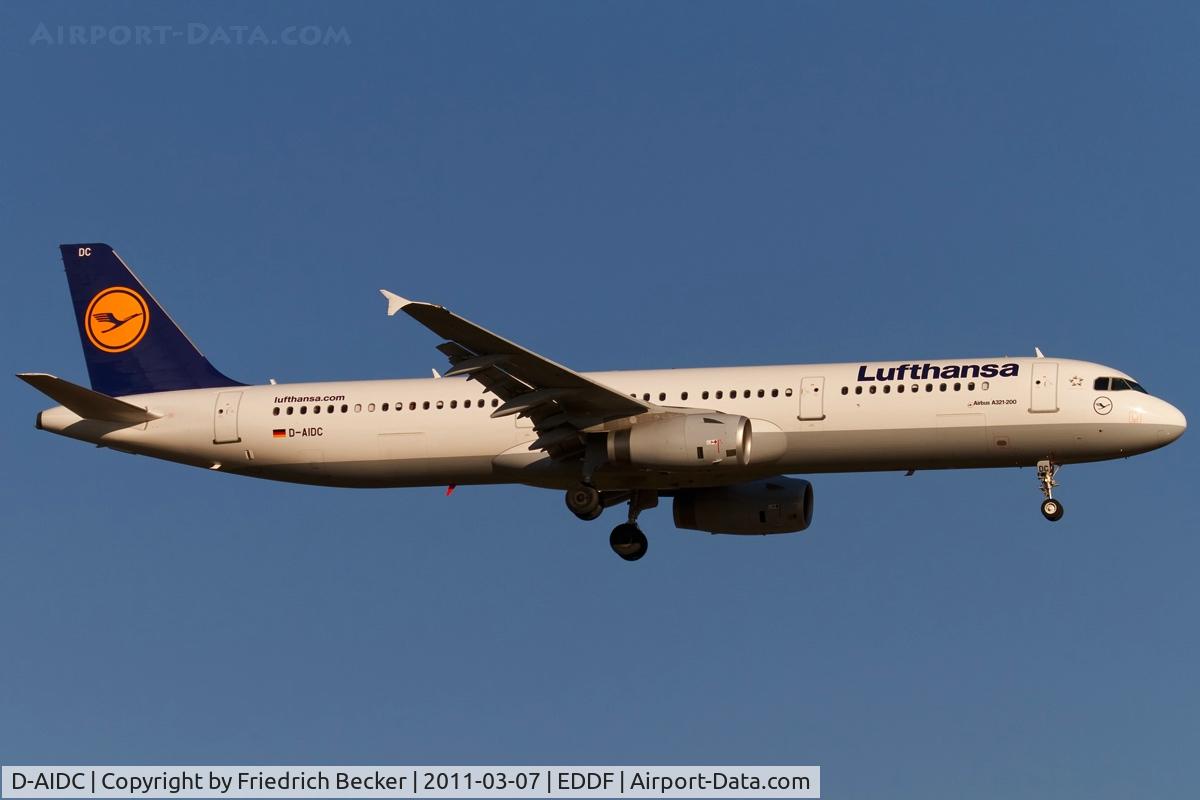D-AIDC, 2010 Airbus A321-231 C/N 4560, on final