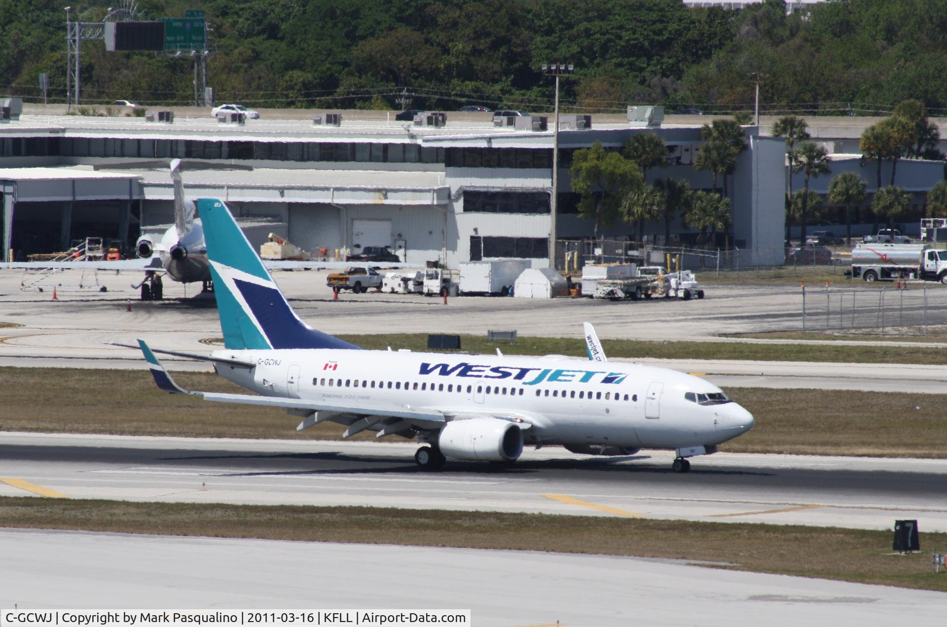 C-GCWJ, 2004 Boeing 737-7CT C/N 33970, Boeing 737-700