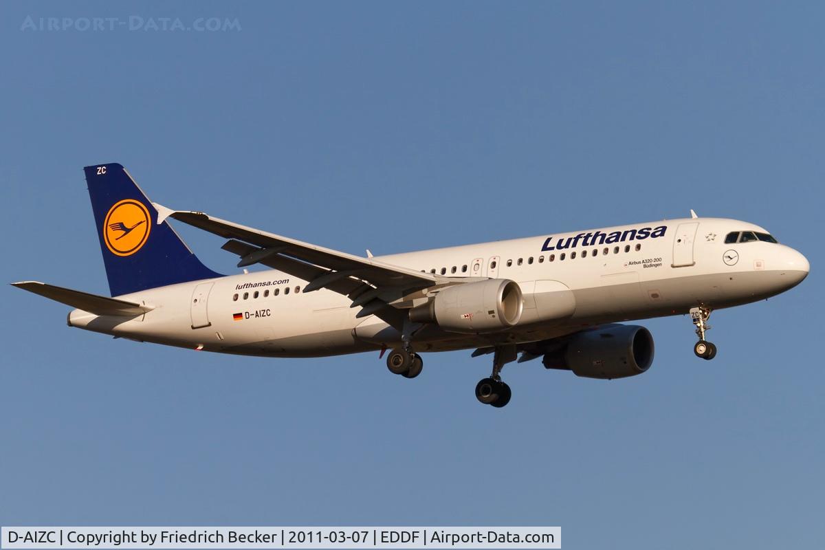 D-AIZC, 2009 Airbus A320-214 C/N 4153, on final