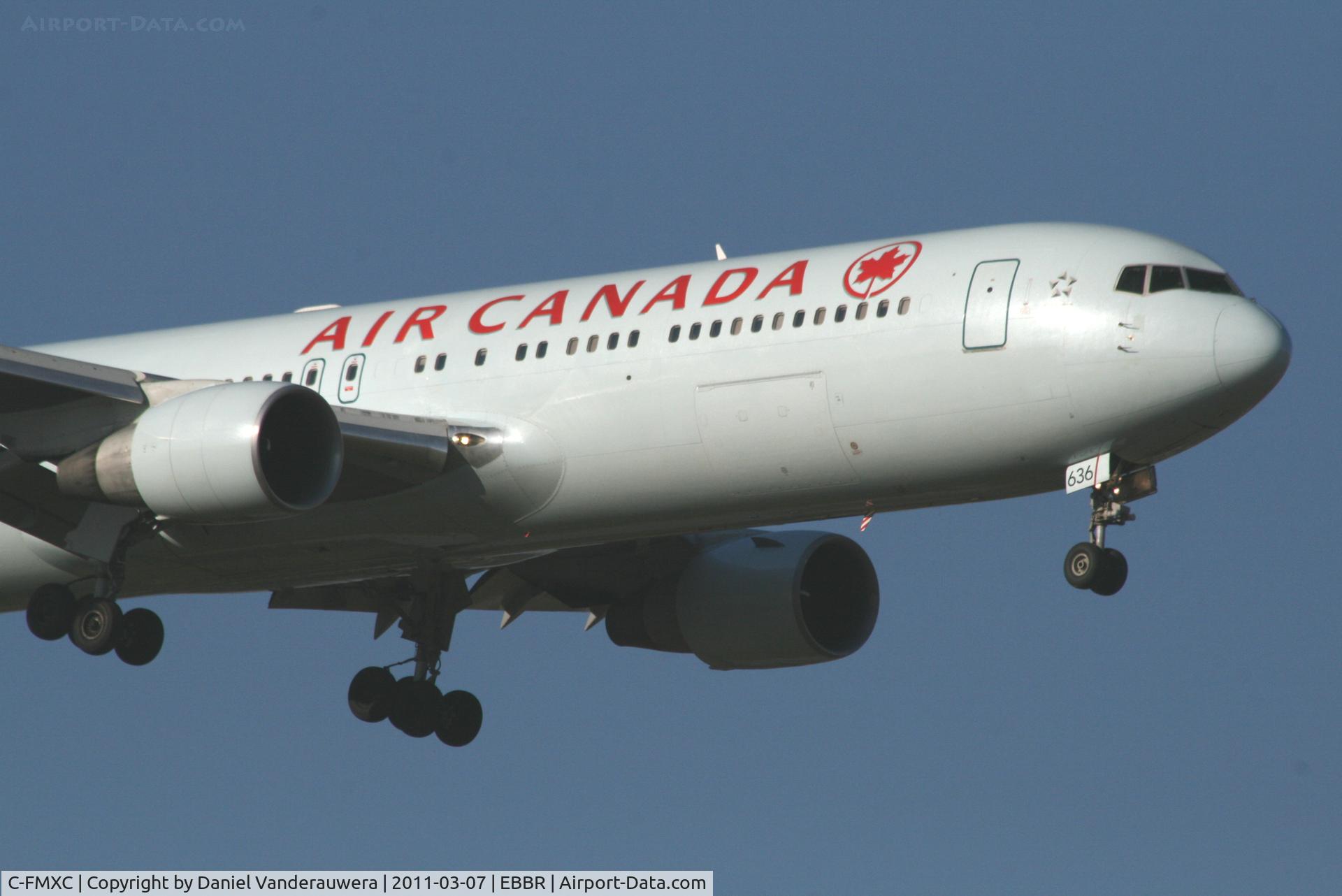 C-FMXC, 1996 Boeing 767-333/ER C/N 25588, Arrival of flight AC832 to RWY 02