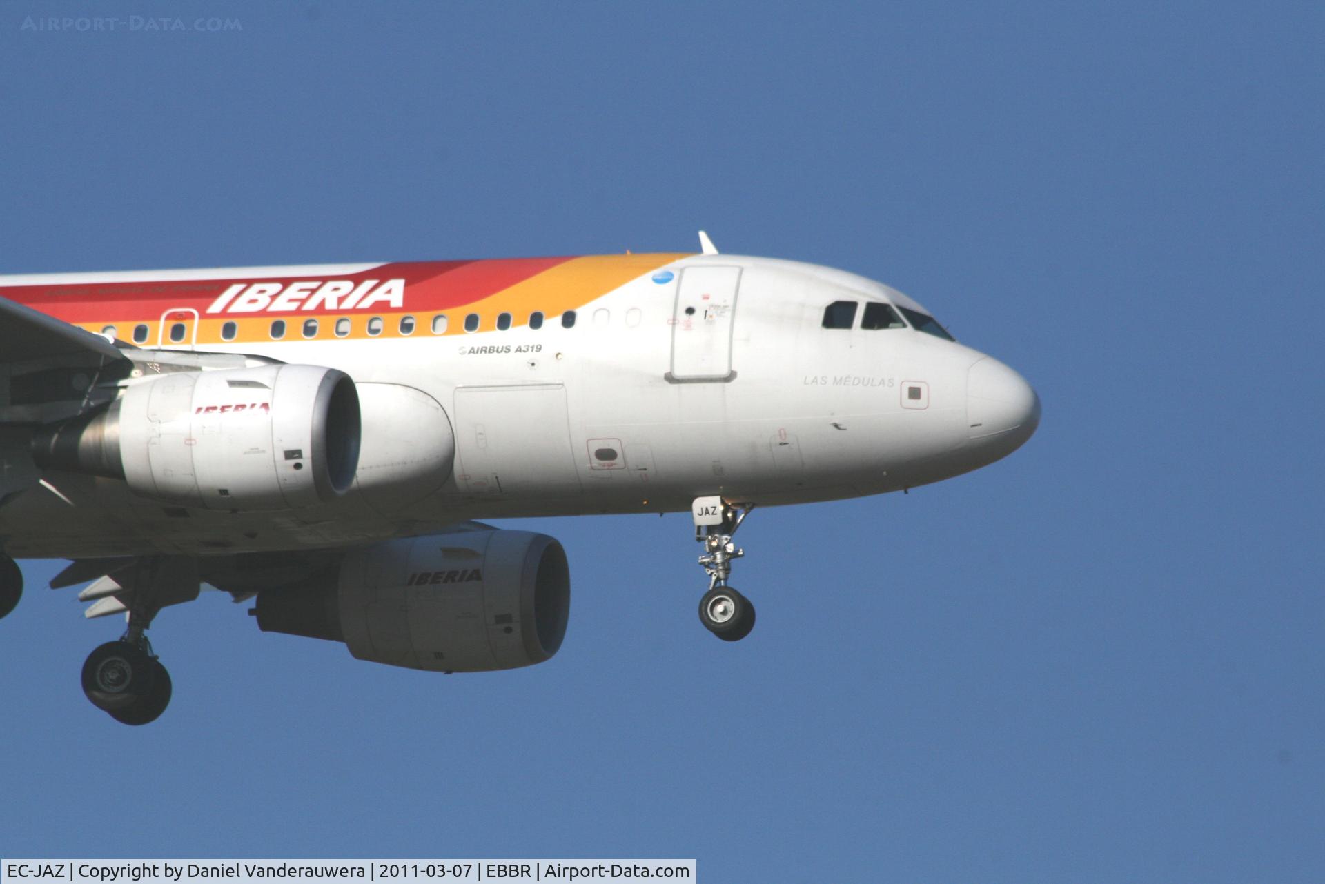 EC-JAZ, 2004 Airbus A319-111 C/N 2264, Arrival of flight IB3216 to RWY 02