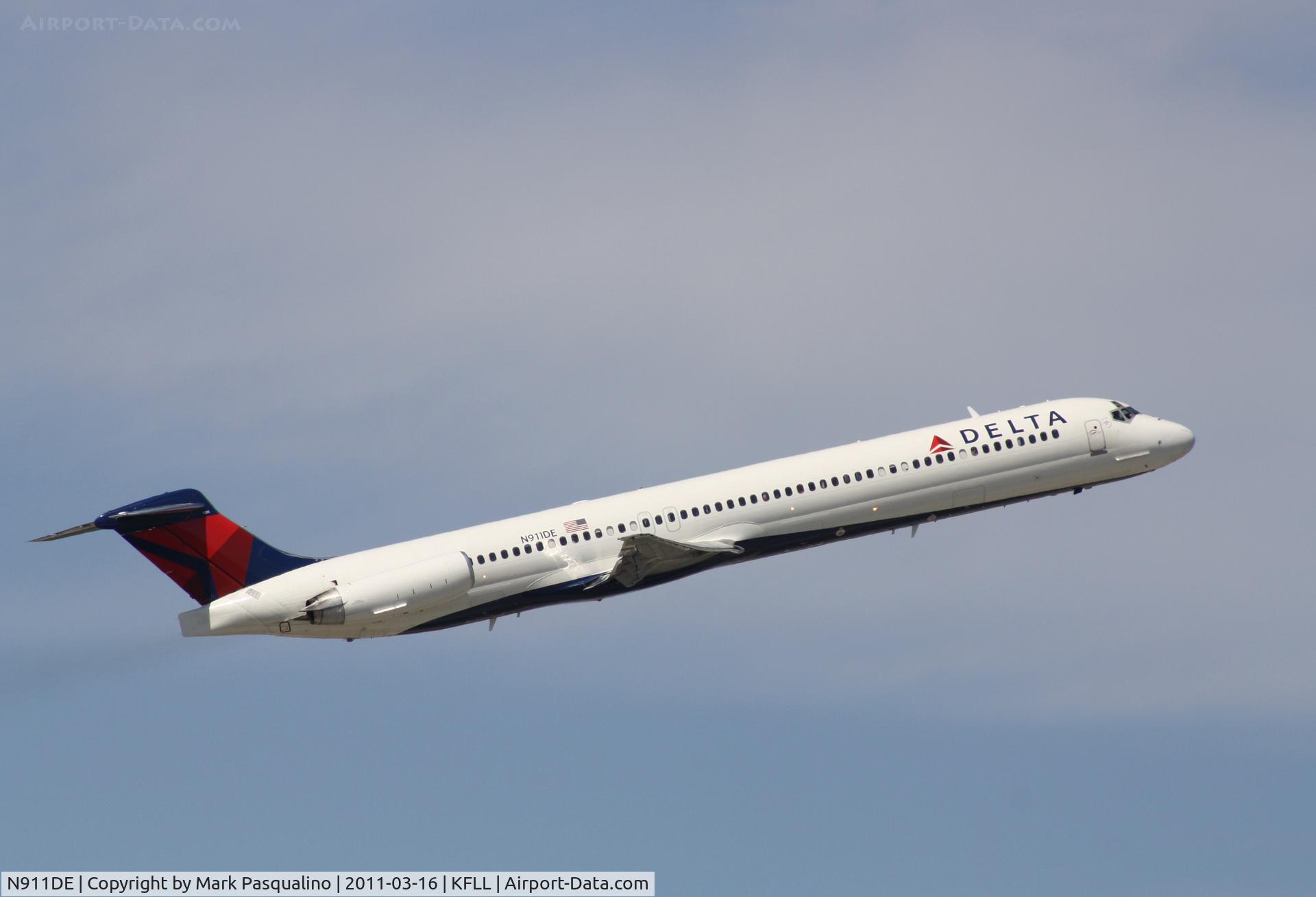 N911DE, 1992 McDonnell Douglas MD-88 C/N 49967, MD-88