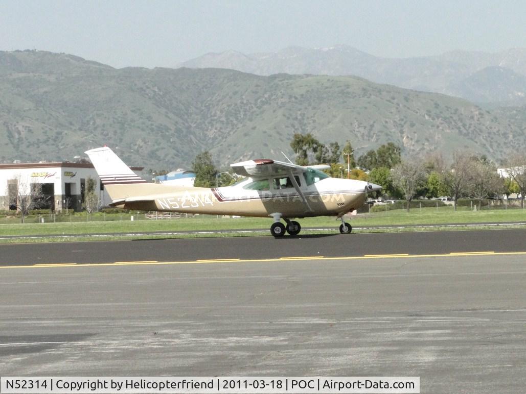 N52314, 1973 Cessna 182P Skylane C/N 18262521, On taxiway Sierra heading to runway 26L