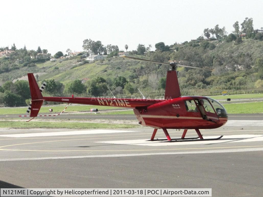 N121ME, 2007 Robinson R44 II C/N 11797, Preflight and waiting for passengers prior to departing