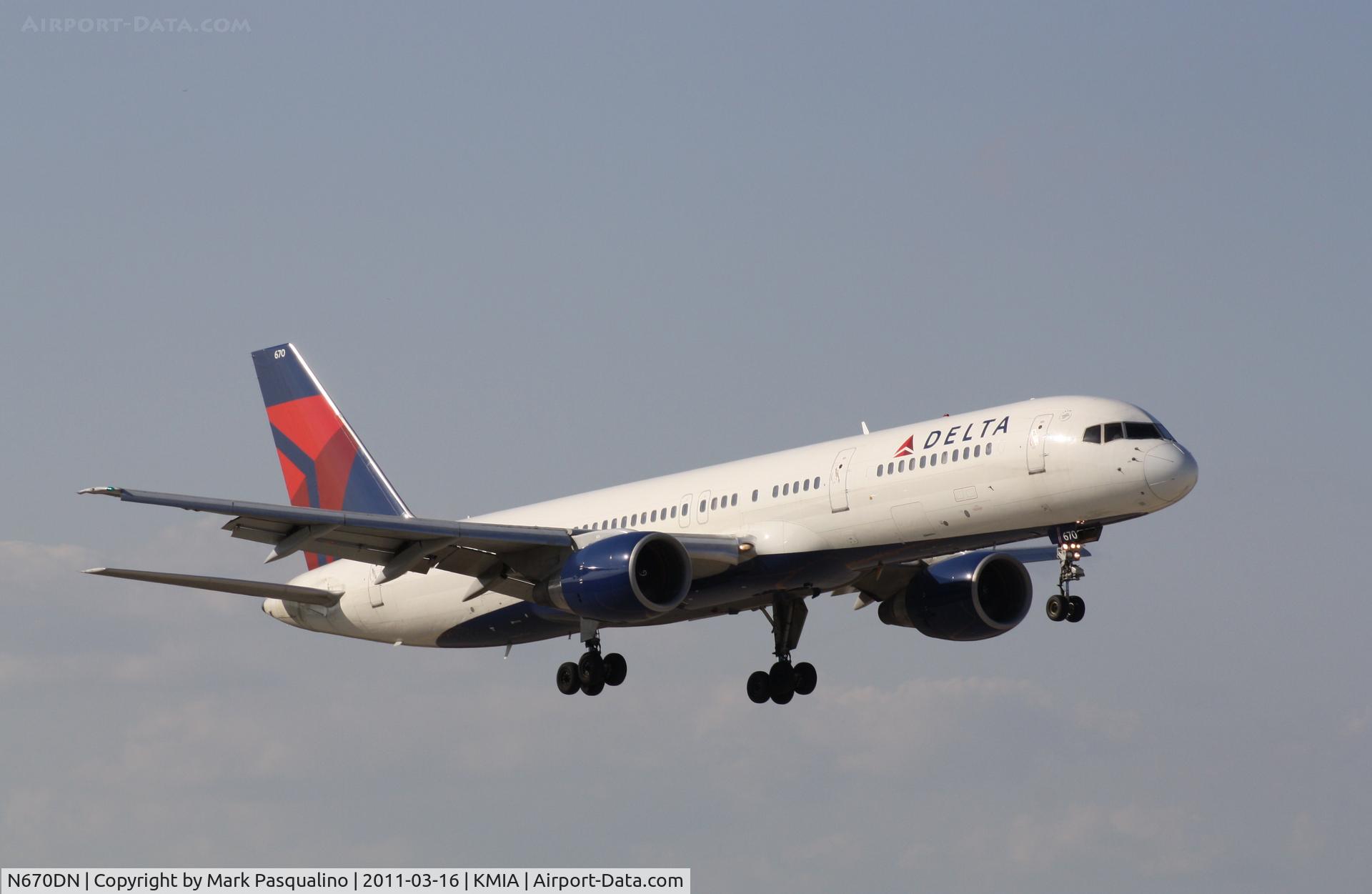 N670DN, 1992 Boeing 757-232 C/N 25331, Boeing 757-200