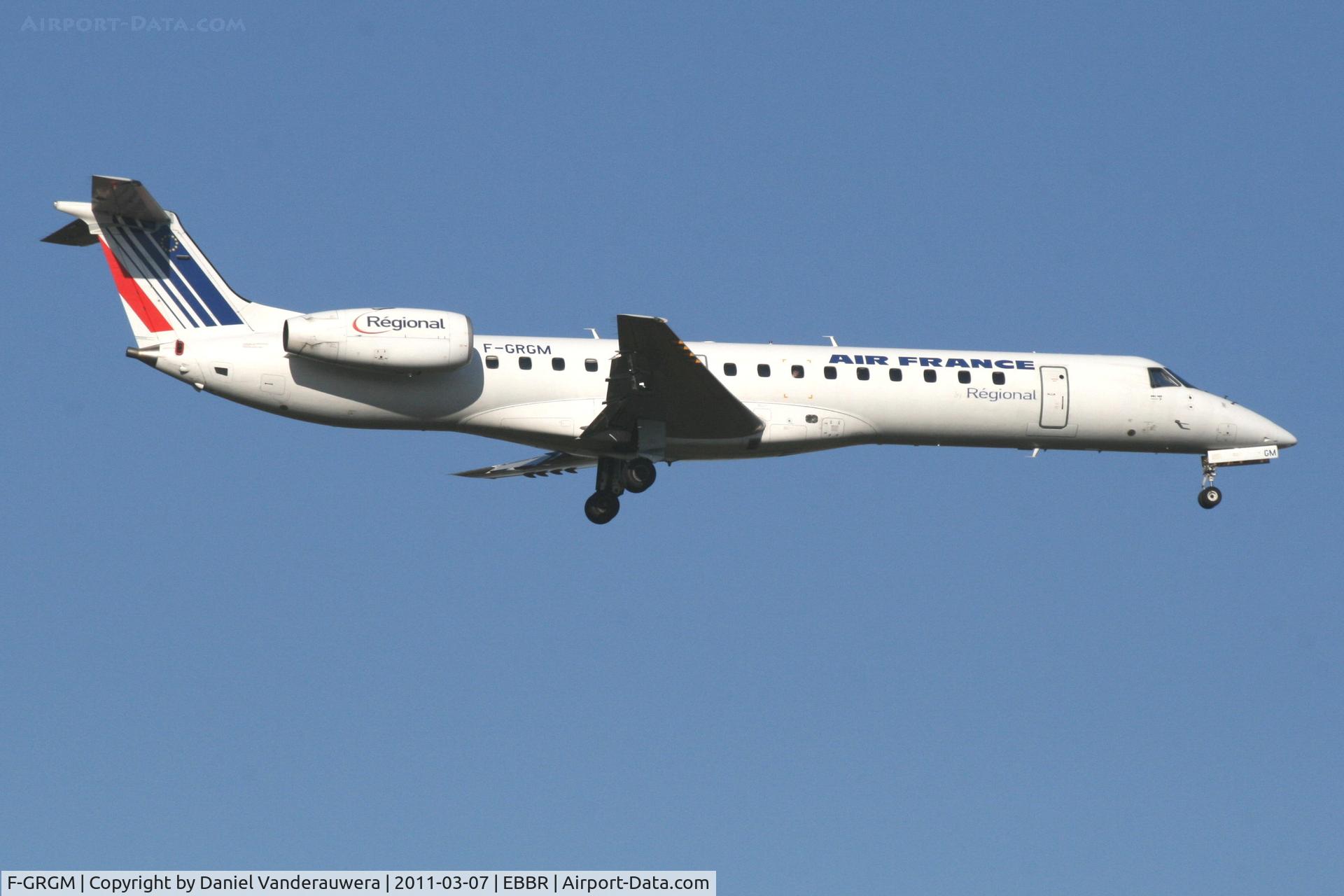 F-GRGM, 2001 Embraer EMB-145EU (ERJ-145EU) C/N 145418, Flight AF5402 is descending to RWY 02