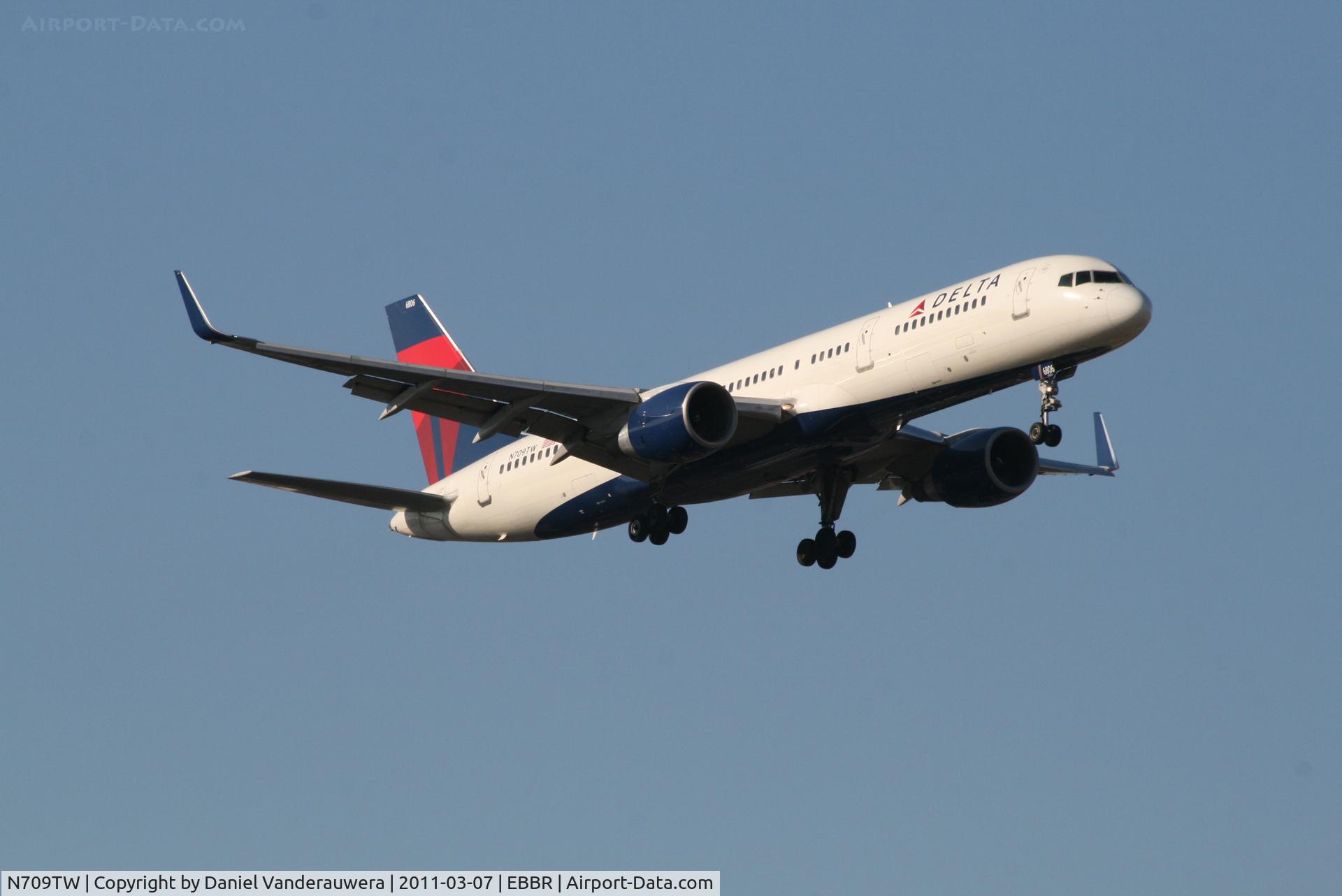 N709TW, 1997 Boeing 757-2Q8 C/N 28168, Arrival of flight DL140 to RWY 02
