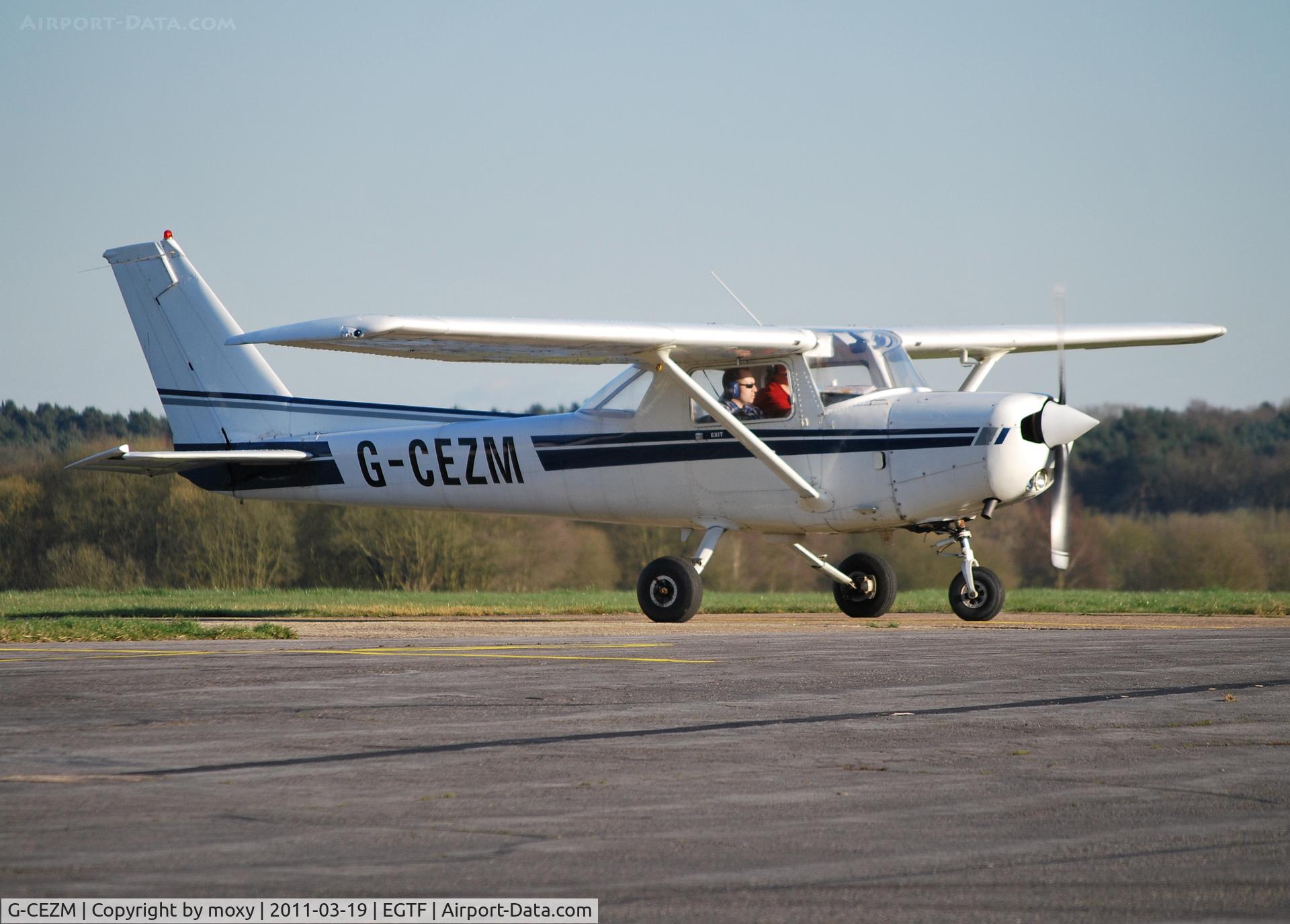 G-CEZM, 1981 Cessna 152 C/N 15285179, Cessna 152 visiting Fairoaks. Ex N6167Q
