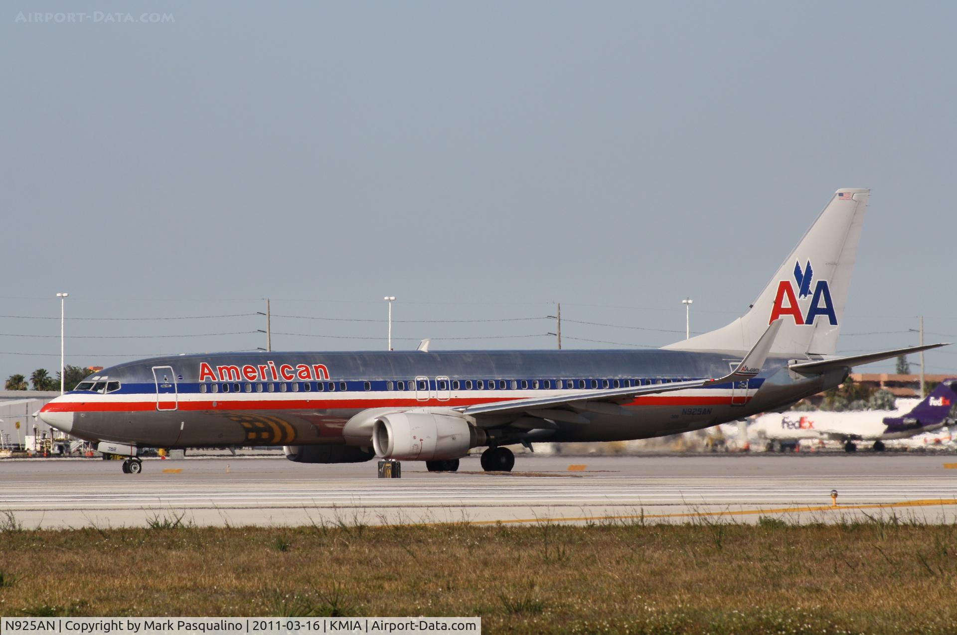 N925AN, 1999 Boeing 737-823 C/N 29526, Boeing 737-800