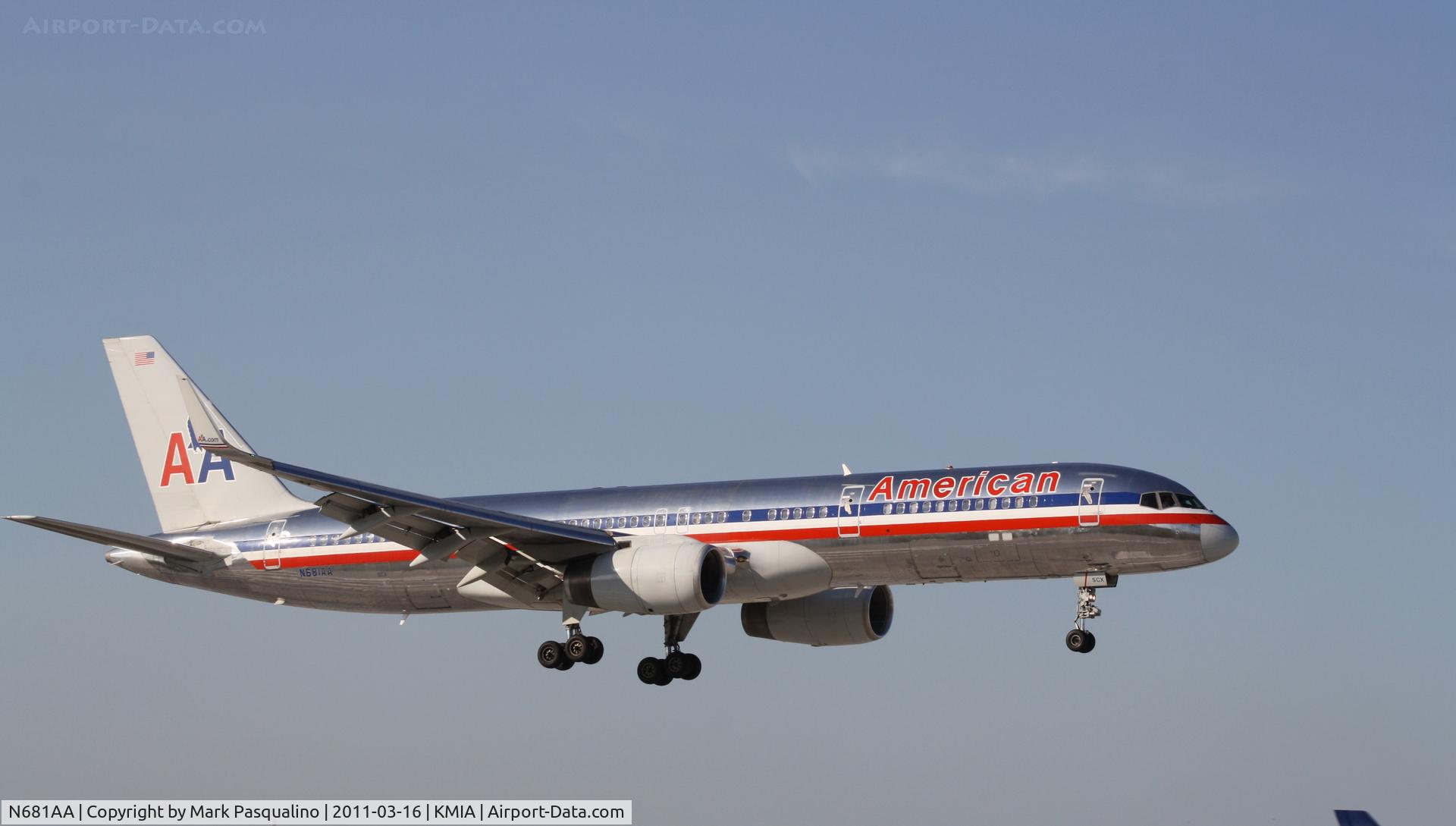 N681AA, 1992 Boeing 757-223 C/N 25338, Boeing 757-200