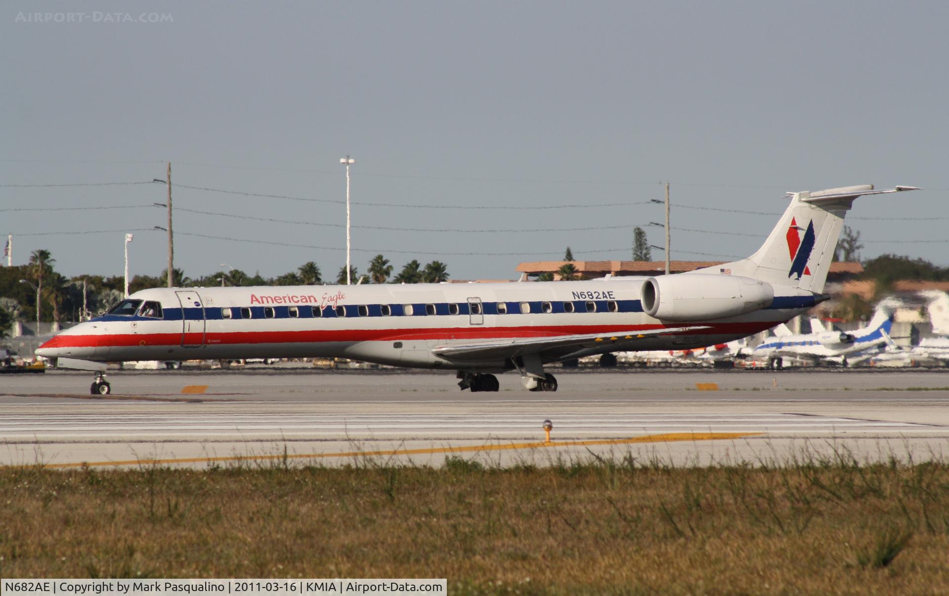 N682AE, 2004 Embraer ERJ-145LR (EMB-145LR) C/N 14500826, EMB-145LR