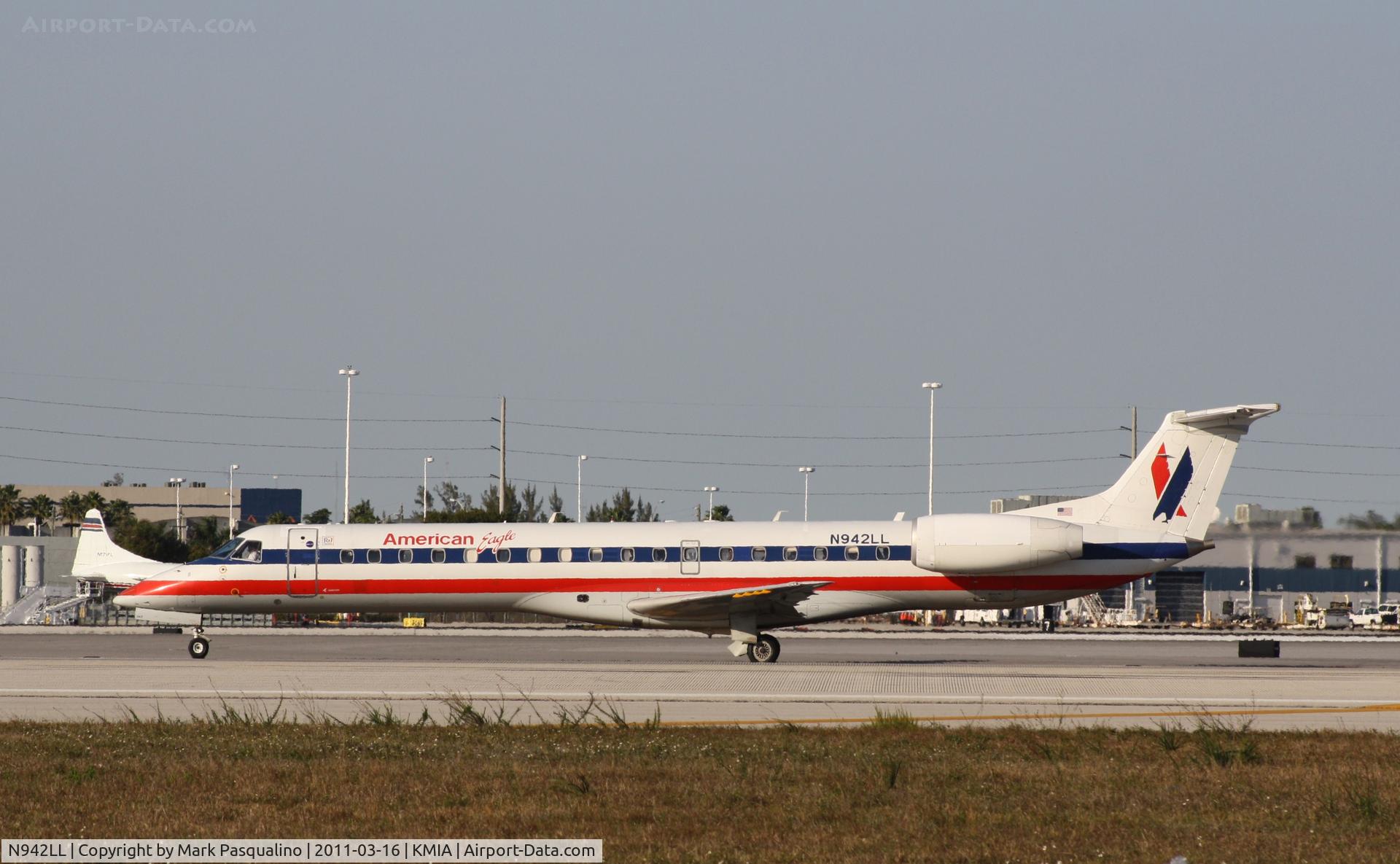 N942LL, 2005 Embraer ERJ-145LR (EMB-145LR) C/N 14500930, EMB-145LR
