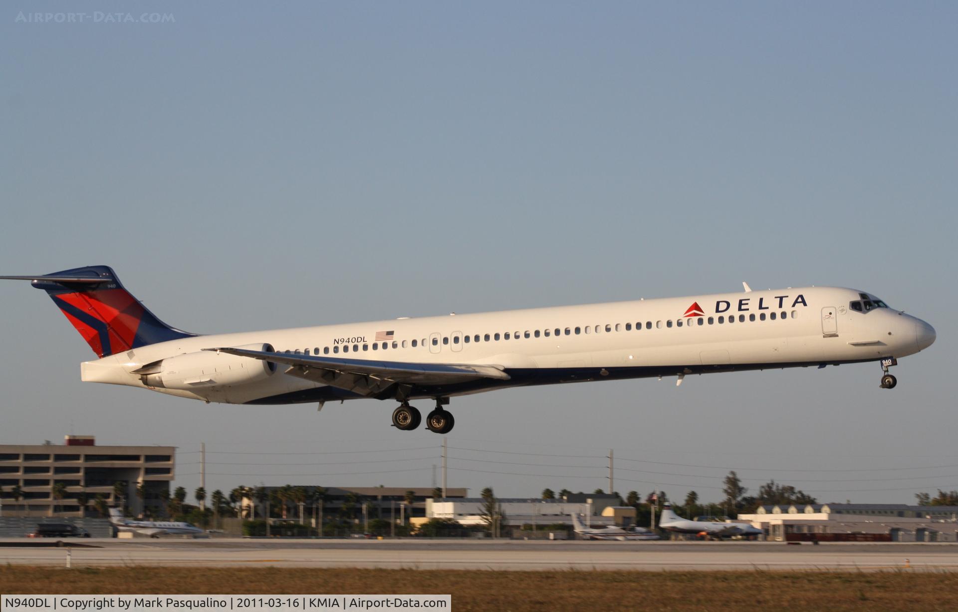 N940DL, 1989 McDonnell Douglas MD-88 C/N 49813, MD-88