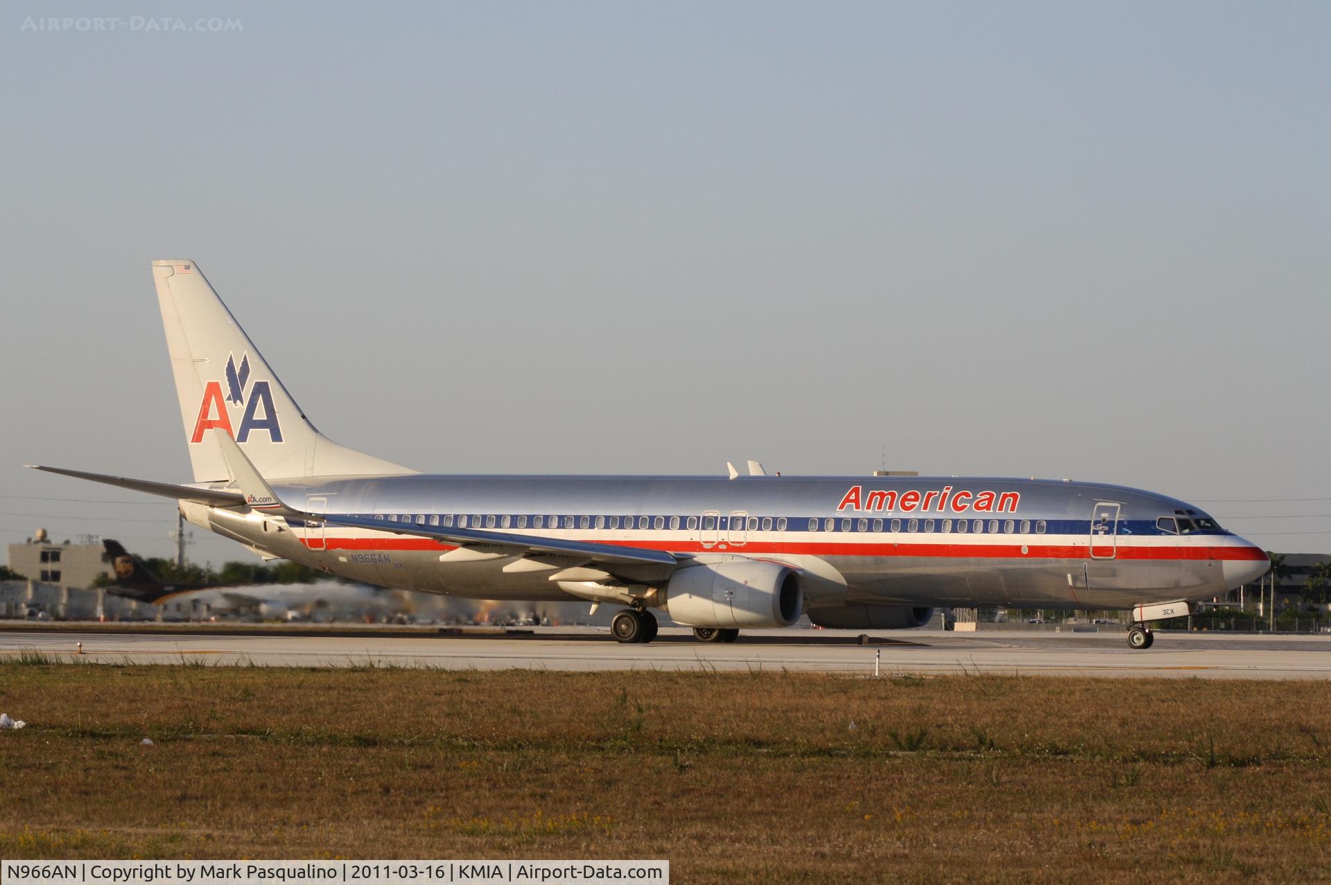 N966AN, 2001 Boeing 737-823 C/N 30094, Boeing 737-800